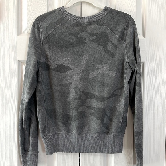 Abercrombie Grey Camo Sweatshirt Size XS - Picture 2 of 11